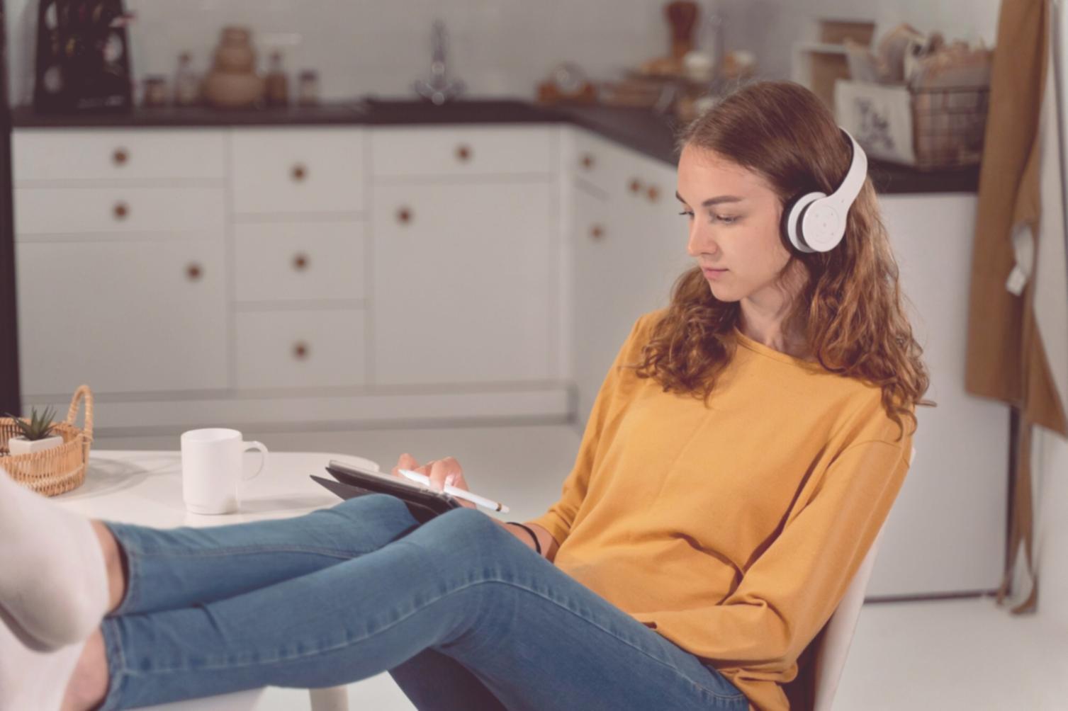 Sistem pencatatan keuangan digital dan manual untuk pekerja remote