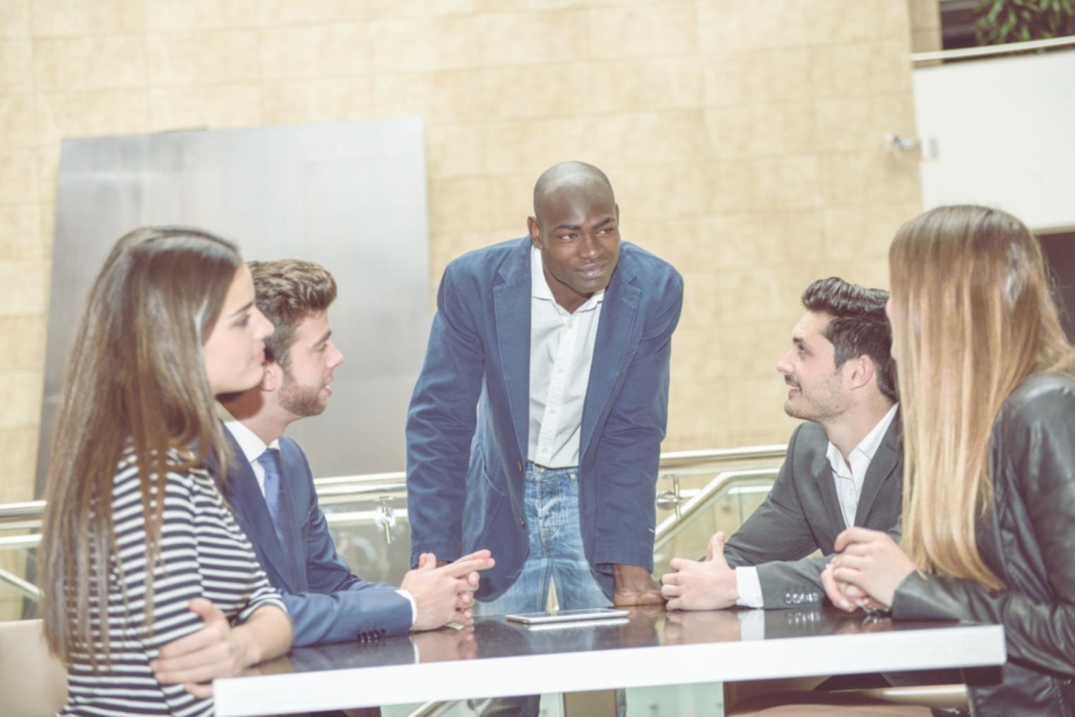 Tim Octanex Prime bekerja pada strategi pengelolaan keuangan modern